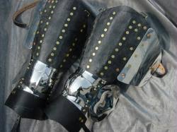 Splinted Legs with Embossed Heart Fans